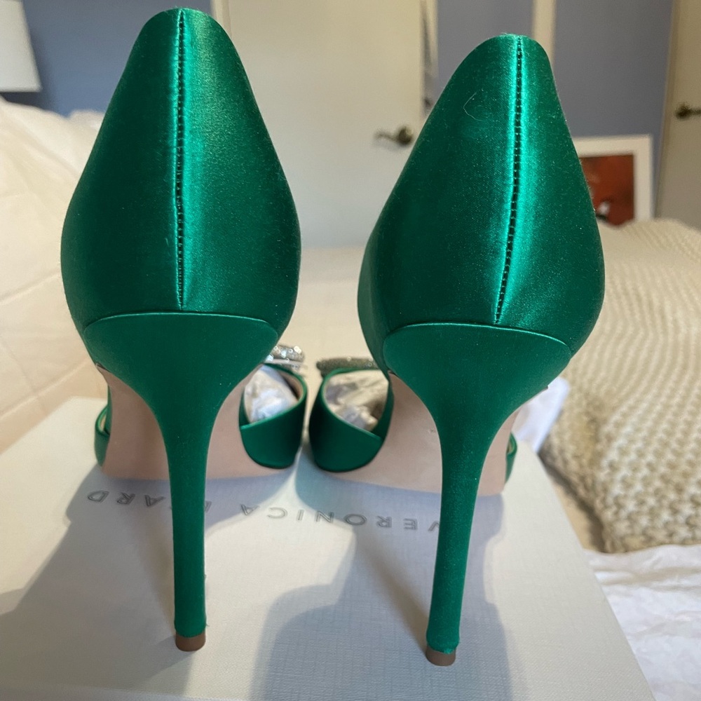 Never worn Veronica Beard Gadot Bow emerald green heels size 11 NWOT